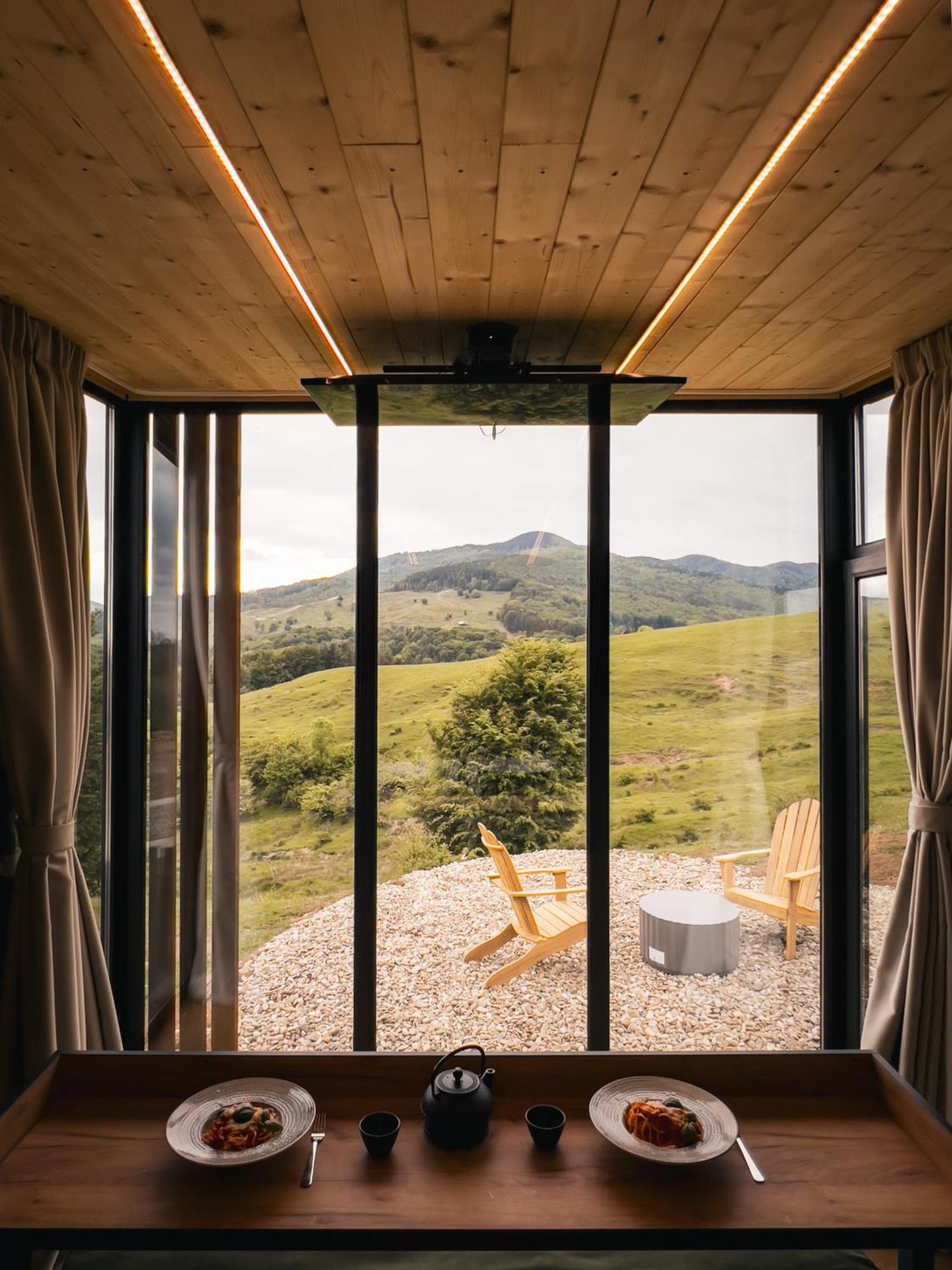 Moon Valley Comarnic Exterior photo